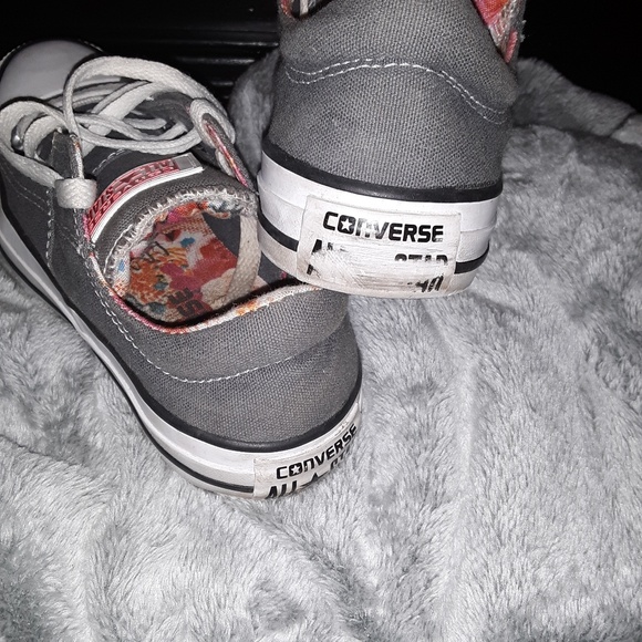 Converse - Picture 2 of 4